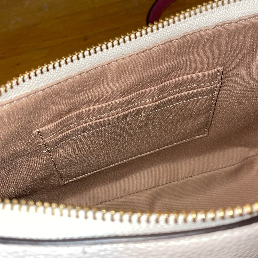 Coach Teri Crossbody Heart Design Leather Bag - Picture 5 of 8
